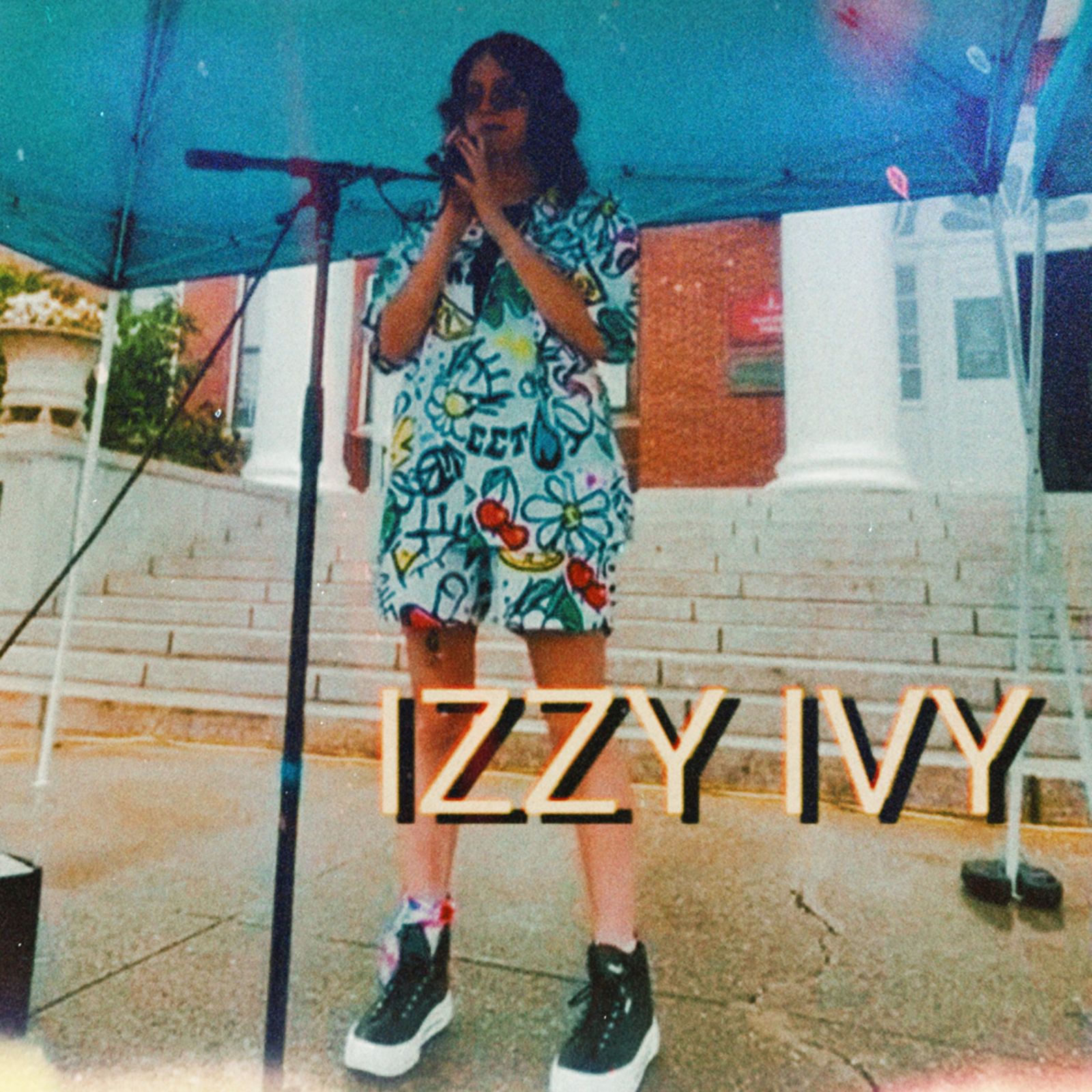 Izzy Ivy indie artist from Maine